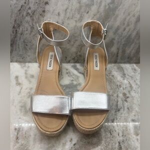 Steve Madden Women’s Jaide espadrille wedge in silver with an ankle strap